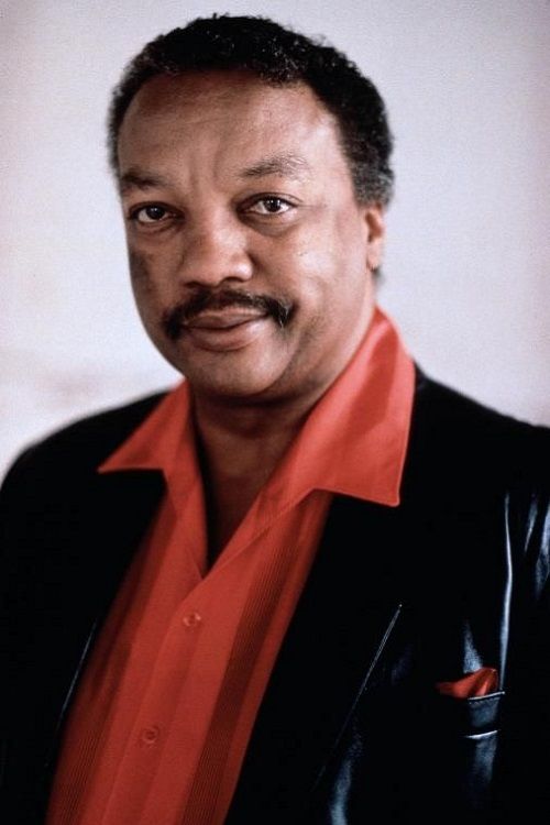 How tall is Paul Winfield?